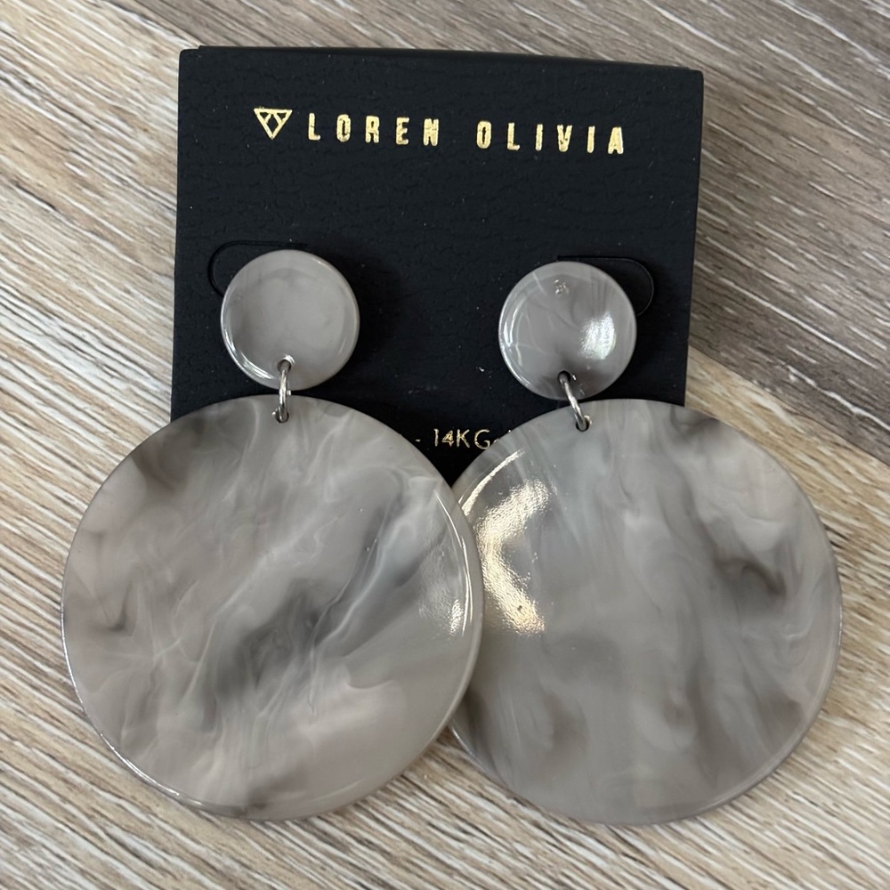 Loren and Olivia Earrings NWT grey round acrylic dangle